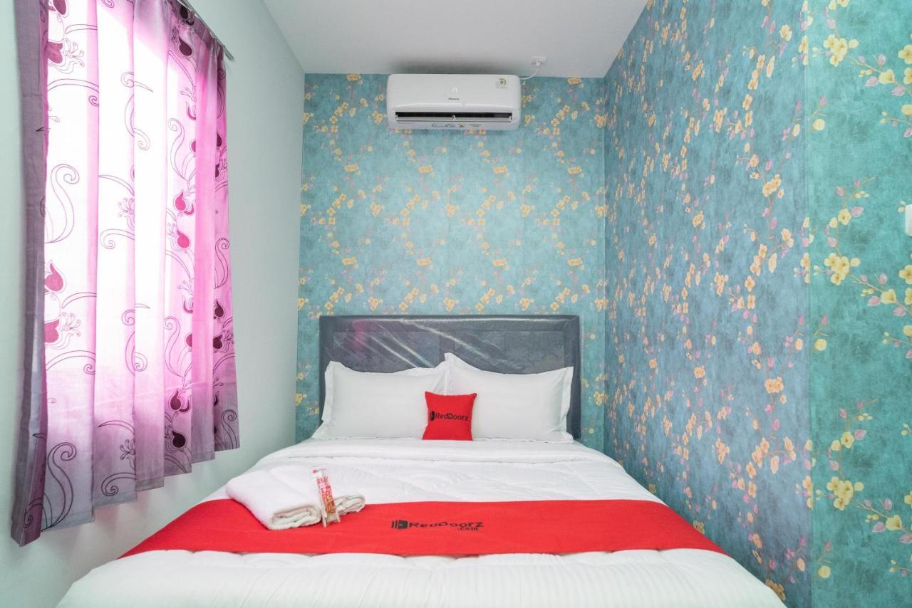 Reddoorz Plus Near Itc Cempaka Mas 2 Yakarta Exterior foto