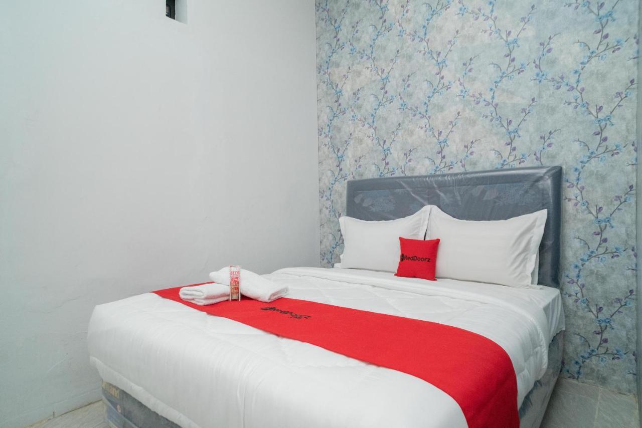 Reddoorz Plus Near Itc Cempaka Mas 2 Yakarta Exterior foto