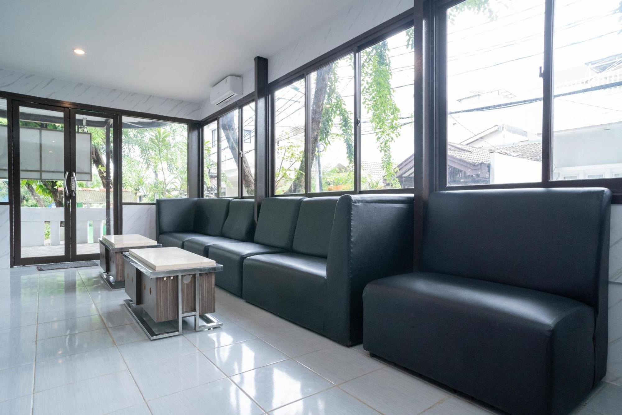 Reddoorz Plus Near Itc Cempaka Mas 2 Yakarta Exterior foto