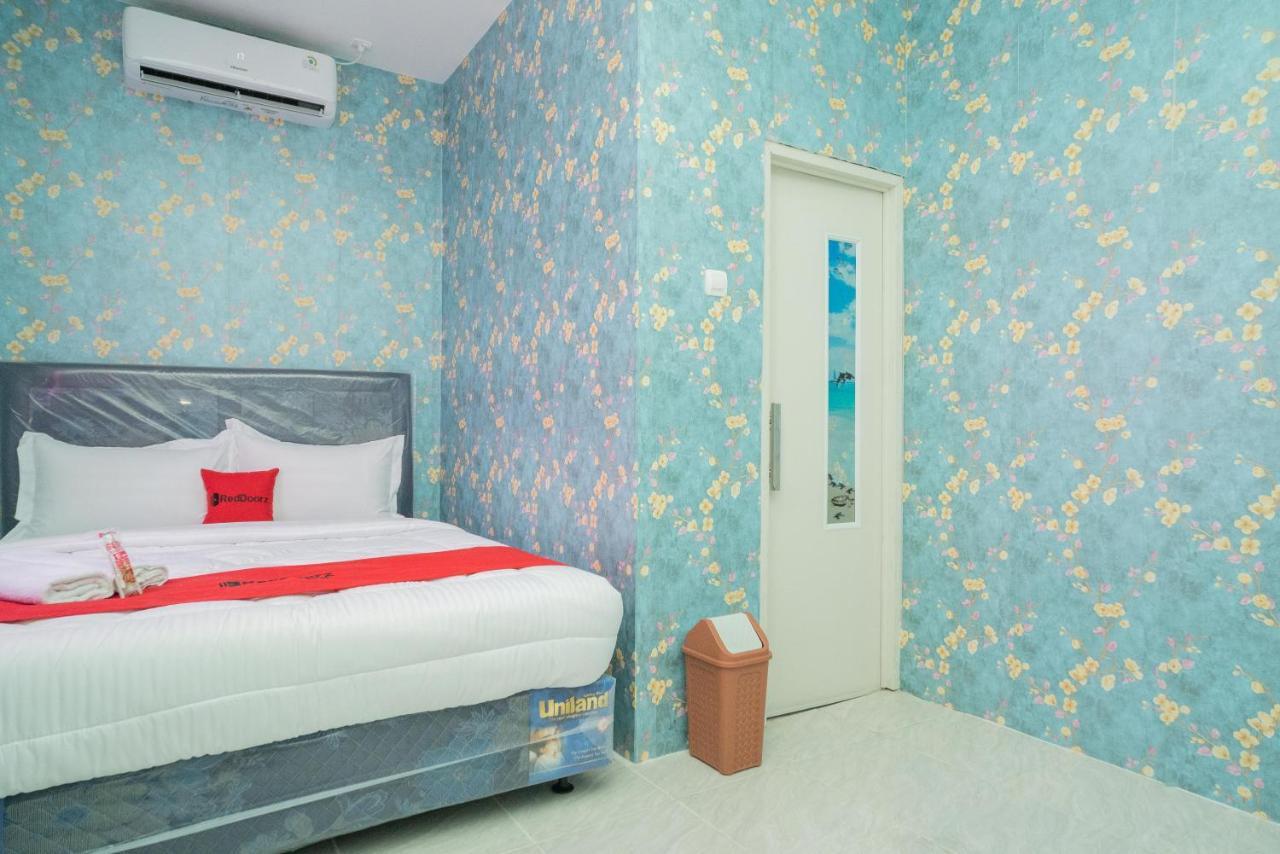 Reddoorz Plus Near Itc Cempaka Mas 2 Yakarta Exterior foto
