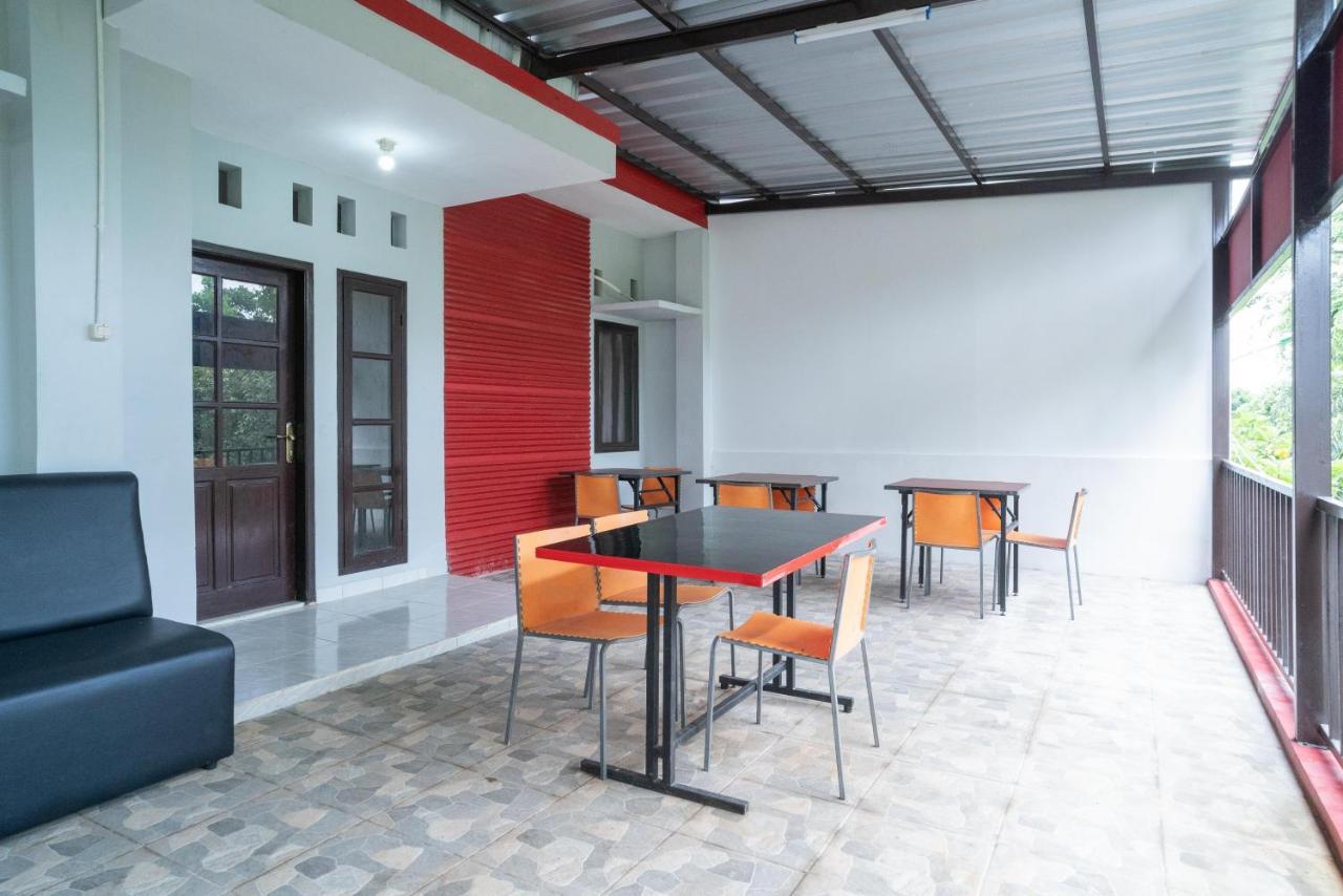 Reddoorz Plus Near Itc Cempaka Mas 2 Yakarta Exterior foto