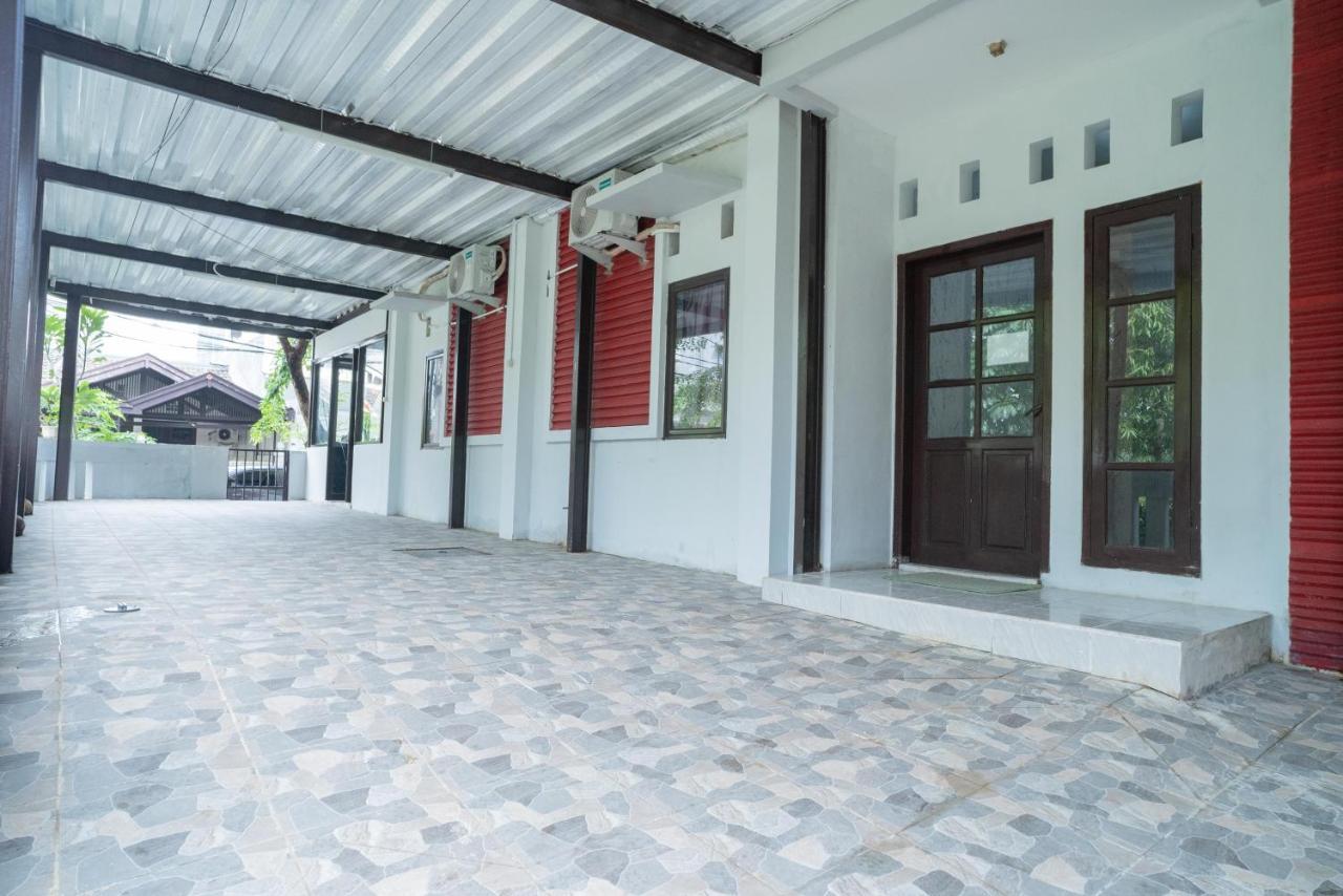 Reddoorz Plus Near Itc Cempaka Mas 2 Yakarta Exterior foto