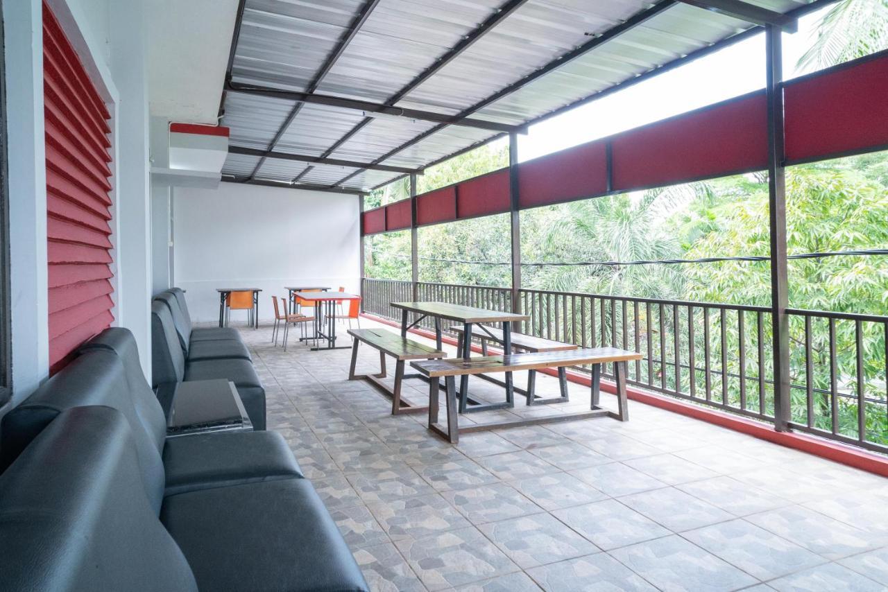 Reddoorz Plus Near Itc Cempaka Mas 2 Yakarta Exterior foto