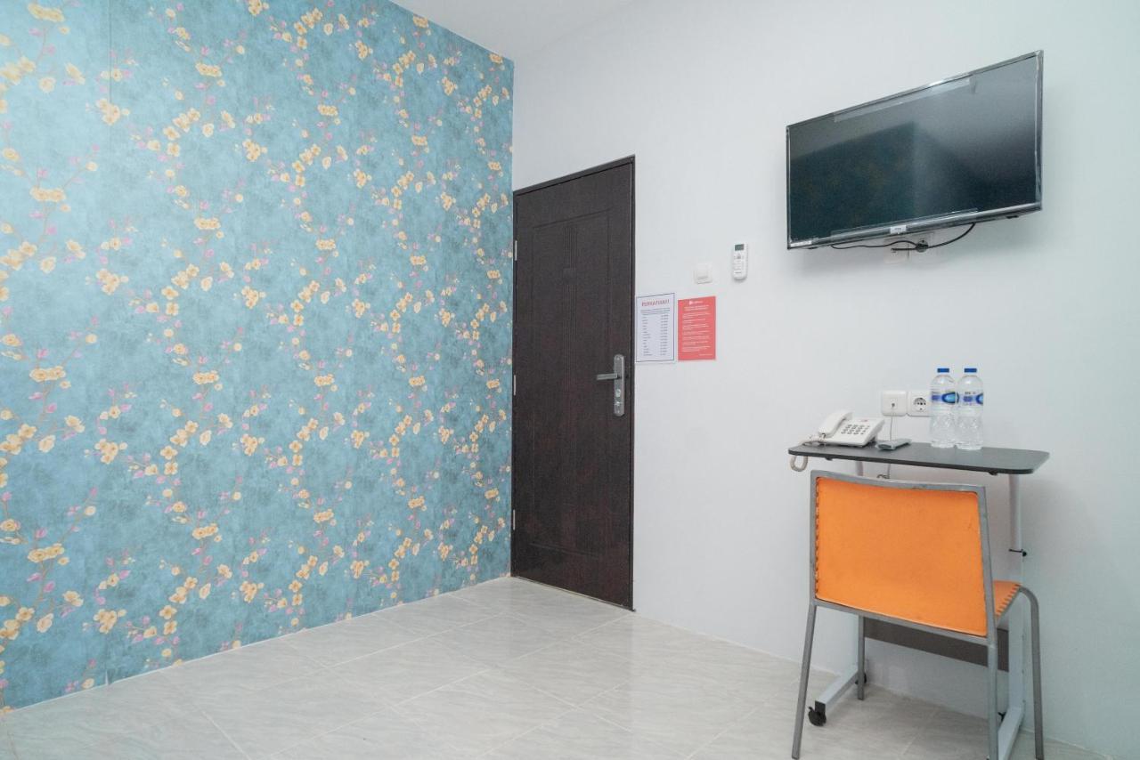 Reddoorz Plus Near Itc Cempaka Mas 2 Yakarta Exterior foto